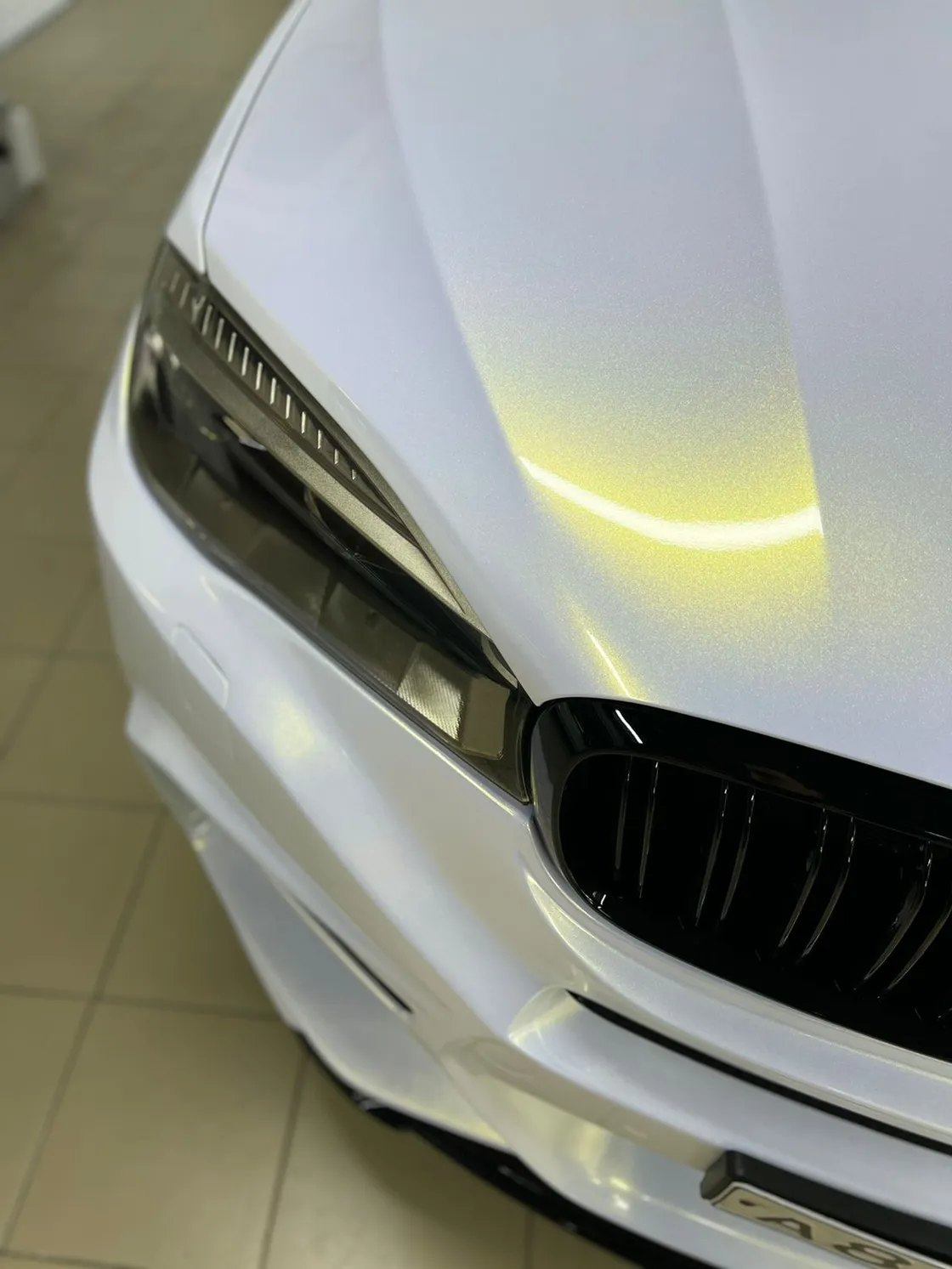 عکس محصول کاور بدنه پیرل سفید به طلایی