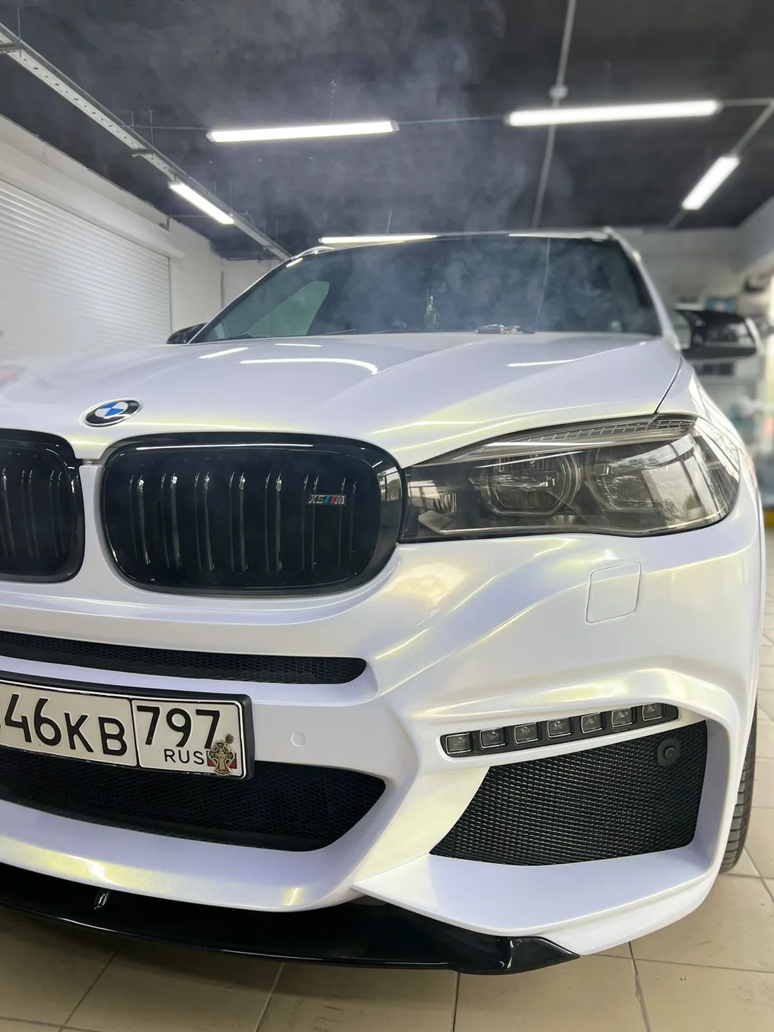 عکس محصول کاور بدنه پیرل سفید به طلایی