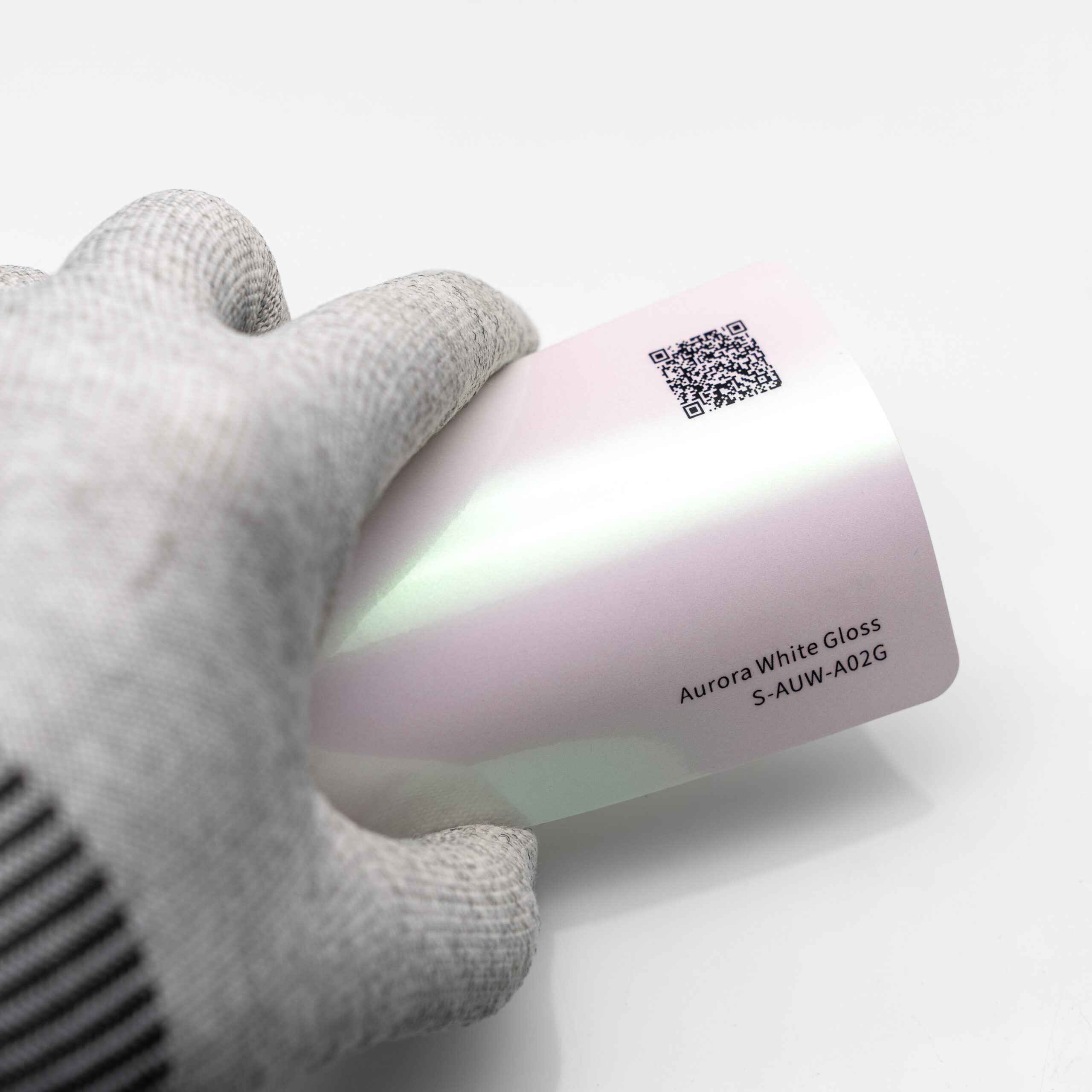 عکس کاور بدنه سفید آورورا  براق