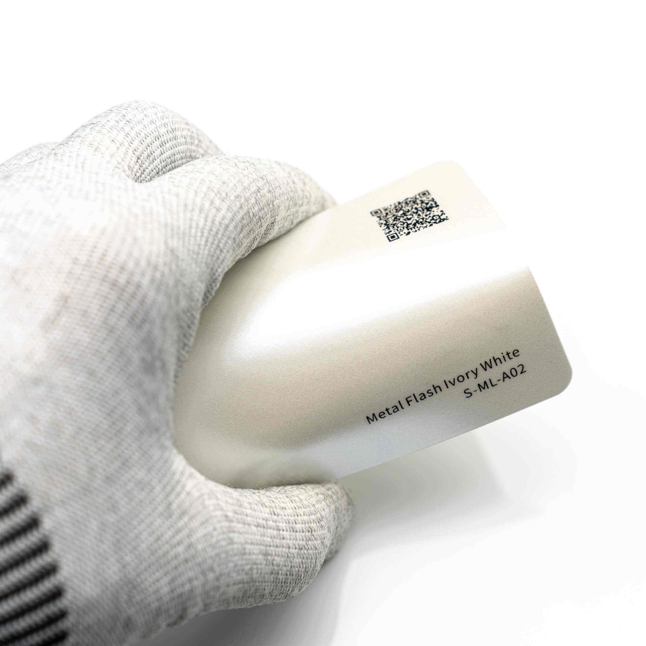 عکس کاور بدنه سفید صدفی متال فلش ساتن