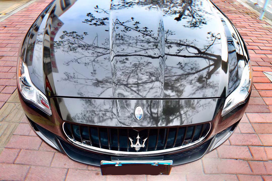 عکس محصول کاوربدنه مشکی با اکلیل طلایی