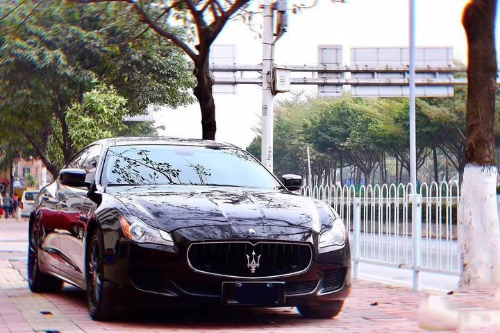 عکس محصول کاوربدنه مشکی با اکلیل طلایی